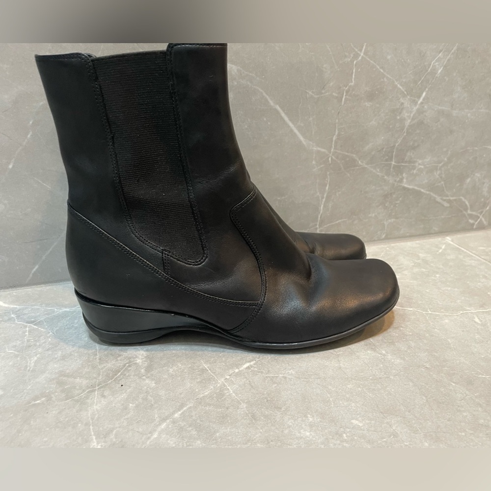Kenneth Cole Reaction Women’s Classic Black Leather Ankle Chelsea Boots Size 7 - Picture 7 of 10